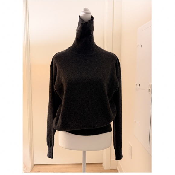 NWOT | Bloomingdale’s 100% Cashmere Women's Turtleneck | Size Medium - Picture 6 of 7